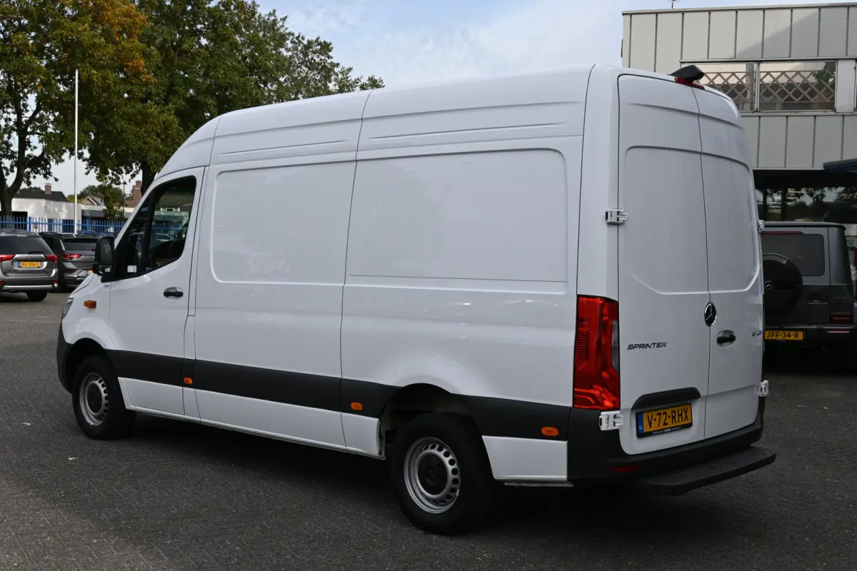 317 CDI L2H2 Pro LED, Geveerde stoel, Navigatie met camera