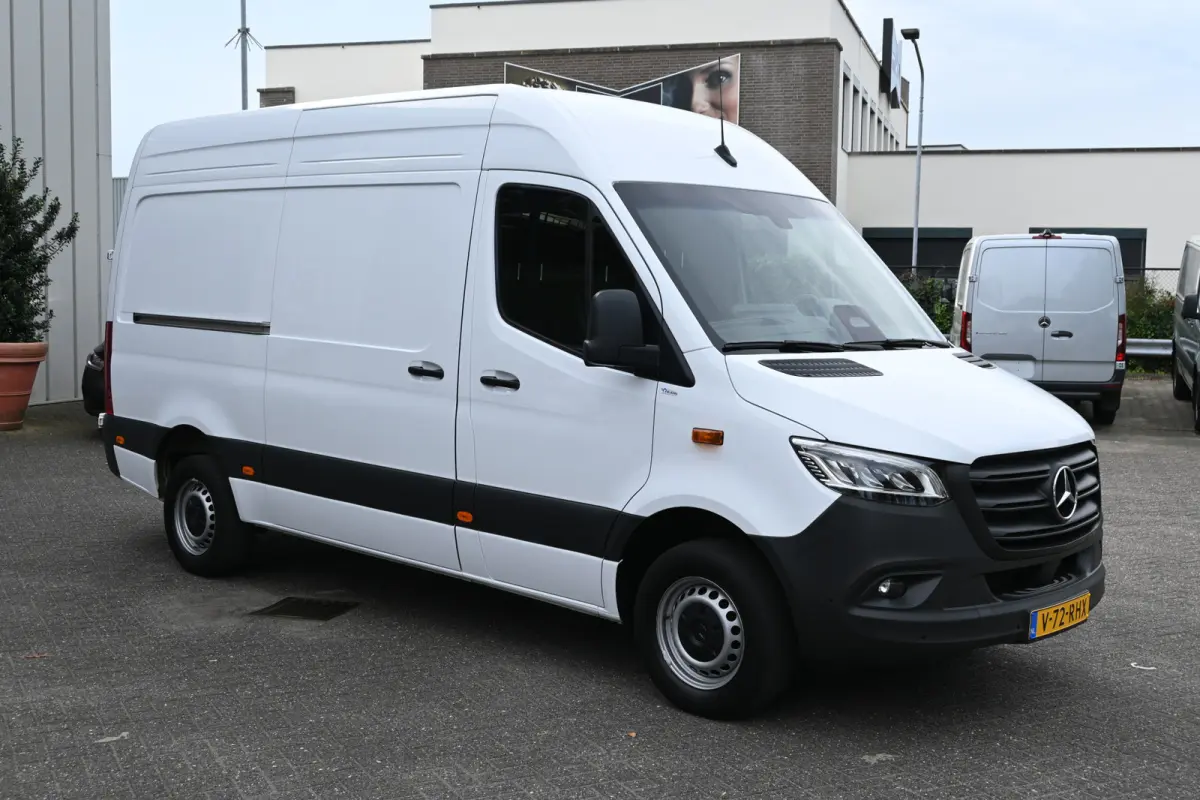 317 CDI L2H2 Pro LED, Geveerde stoel, Navigatie met camera