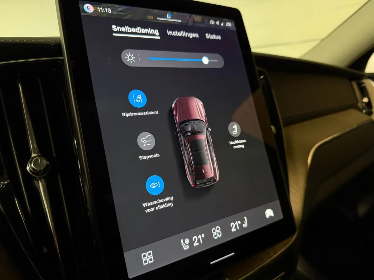 T6 AWD Recharge Ultra Dark | Facelift | Luchtvering | Trekhaak | All Season Banden | 360° Camera | Head-Up Display | Harman Kardon | Adaptieve Cruise Control | Stoelverwarming voor+achter |