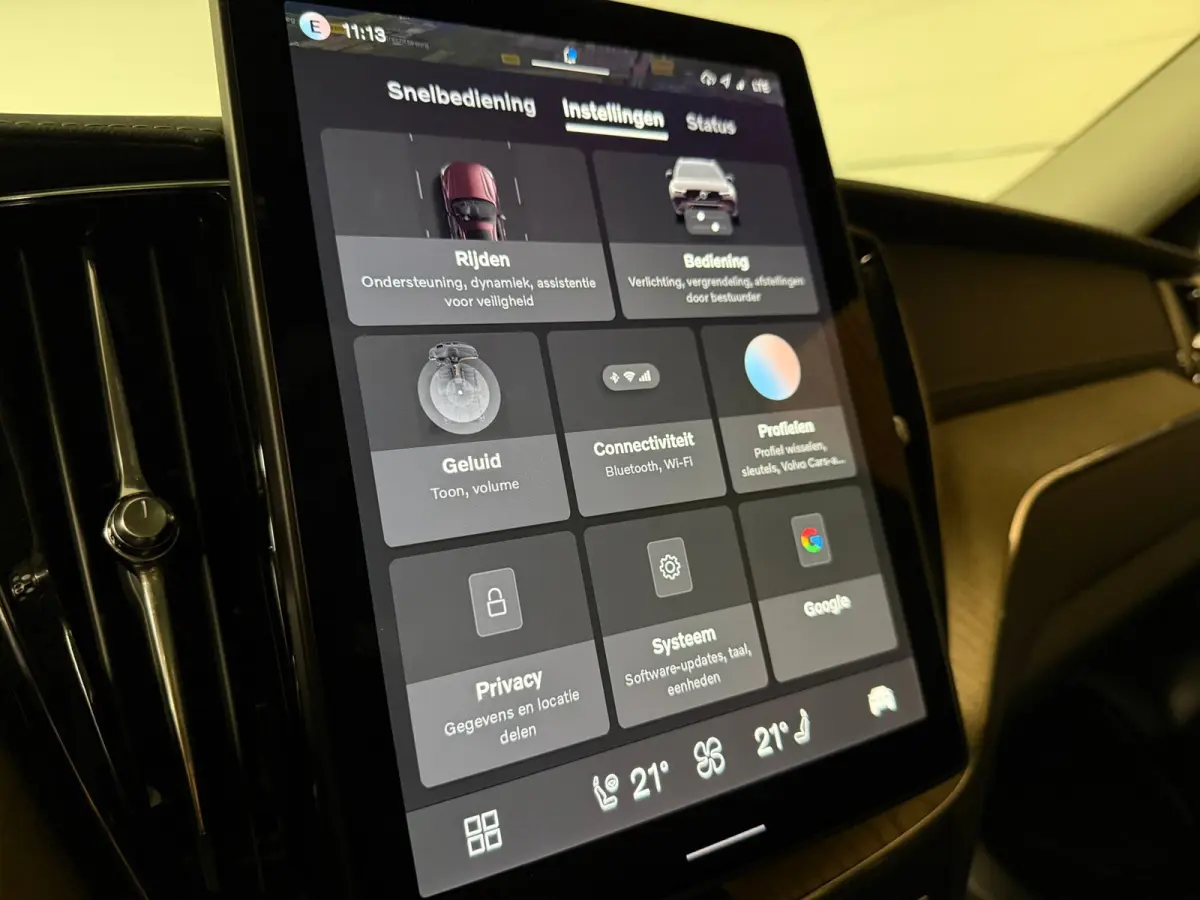 T6 AWD Recharge Ultra Dark | Facelift | Luchtvering | Trekhaak | All Season Banden | 360° Camera | Head-Up Display | Harman Kardon | Adaptieve Cruise Control | Stoelverwarming voor+achter |