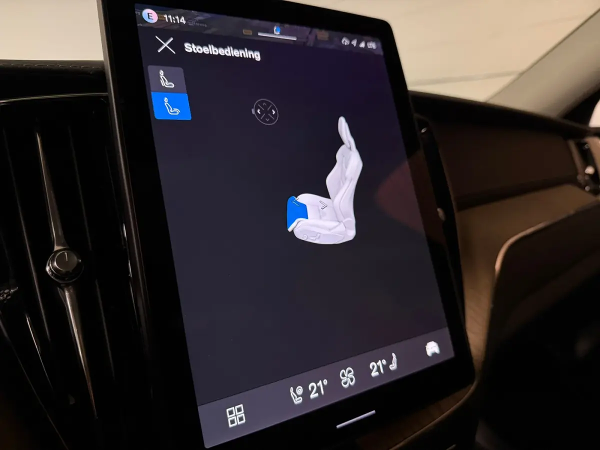 T6 AWD Recharge Ultra Dark | Facelift | Luchtvering | Trekhaak | All Season Banden | 360° Camera | Head-Up Display | Harman Kardon | Adaptieve Cruise Control | Stoelverwarming voor+achter |