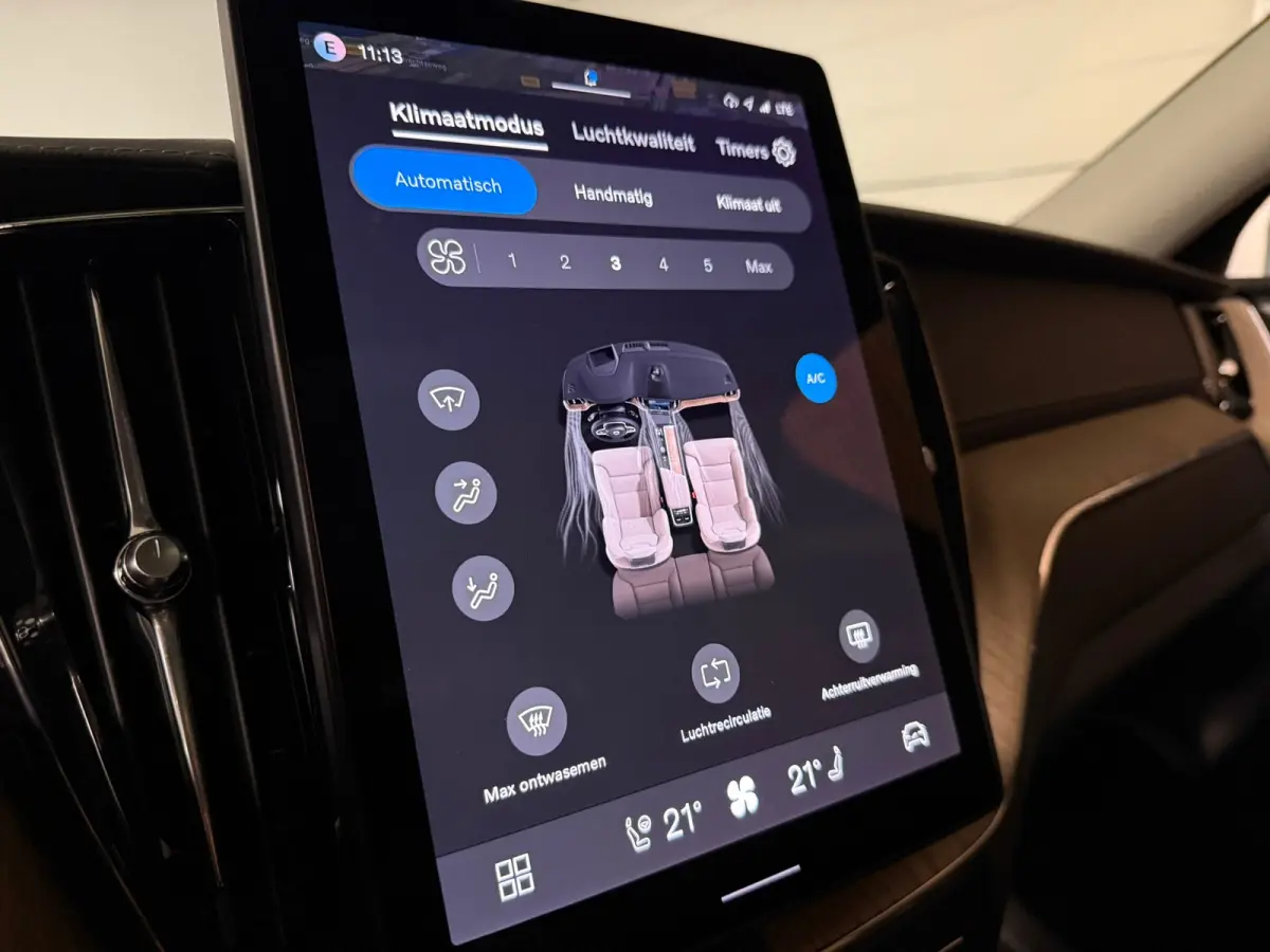 T6 AWD Recharge Ultra Dark | Facelift | Luchtvering | Trekhaak | All Season Banden | 360° Camera | Head-Up Display | Harman Kardon | Adaptieve Cruise Control | Stoelverwarming voor+achter |