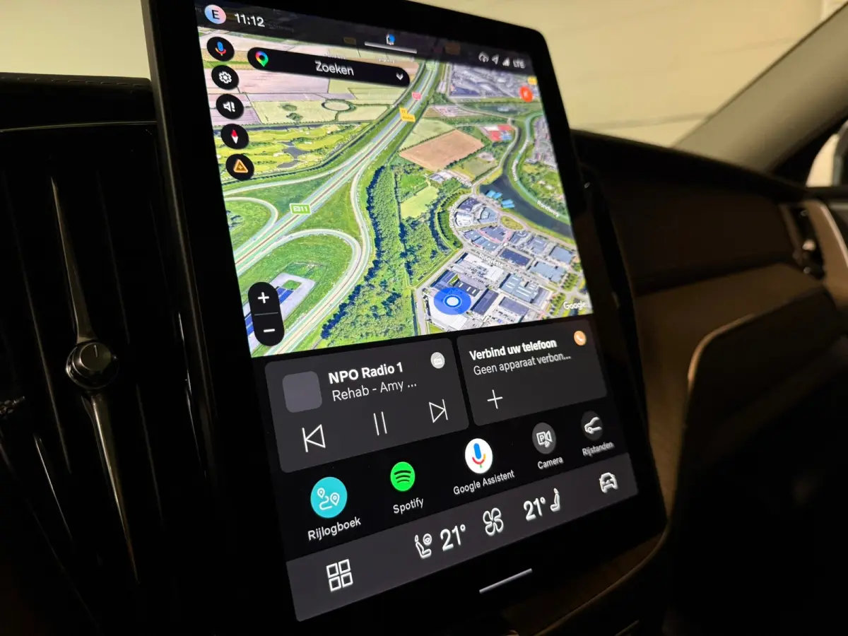 T6 AWD Recharge Ultra Dark | Facelift | Luchtvering | Trekhaak | All Season Banden | 360° Camera | Head-Up Display | Harman Kardon | Adaptieve Cruise Control | Stoelverwarming voor+achter |