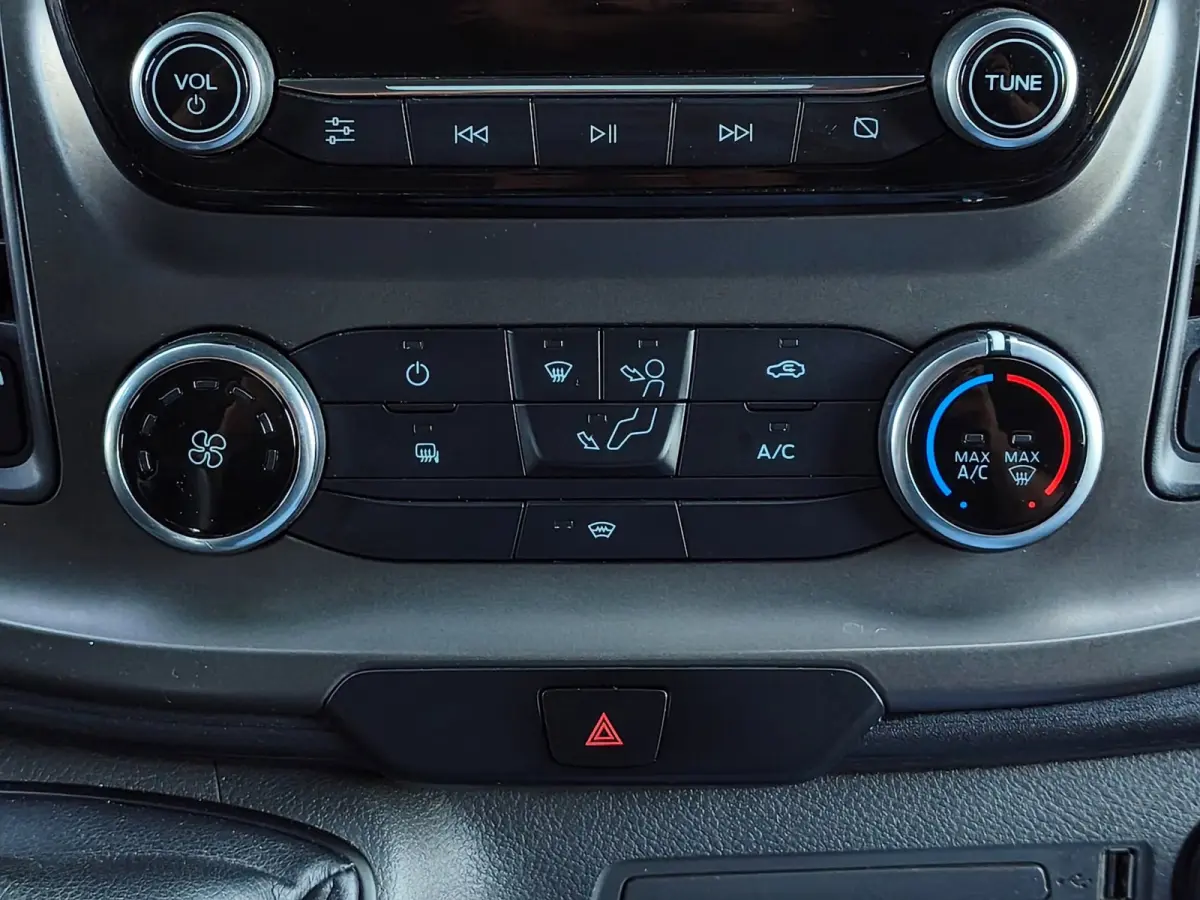 EXPORT 2.0TDCI 2X SCHUIFDEUR LED CARPLAY 2800KG TREKHAAK CRUISE