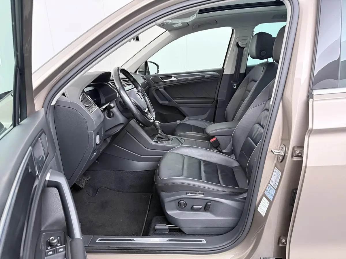 1.4 TSI ACT Highline | Trekhaak | R-Line | Panoramadak | Lederen Bekl. |