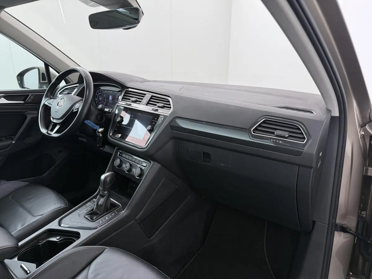 1.4 TSI ACT Highline | Trekhaak | R-Line | Panoramadak | Lederen Bekl. |