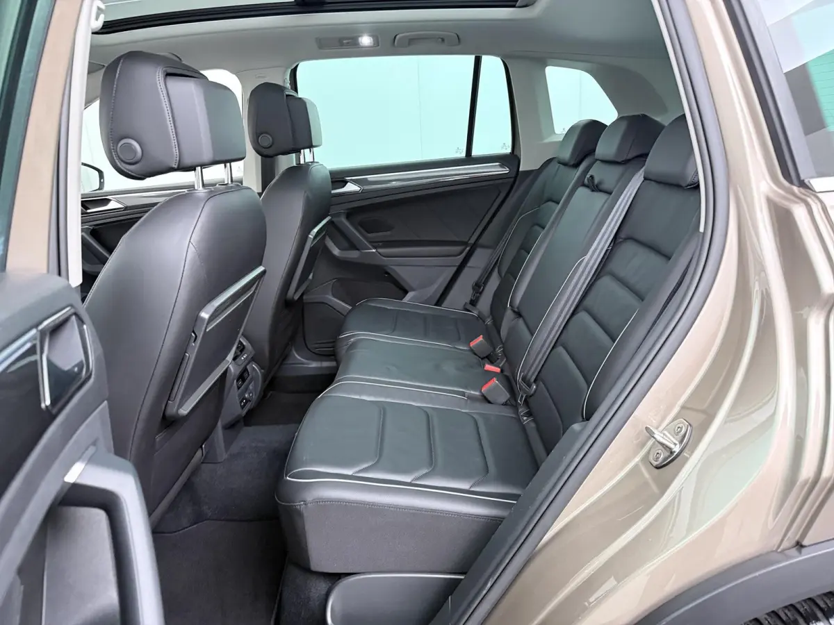 1.4 TSI ACT Highline | Trekhaak | R-Line | Panoramadak | Lederen Bekl. |