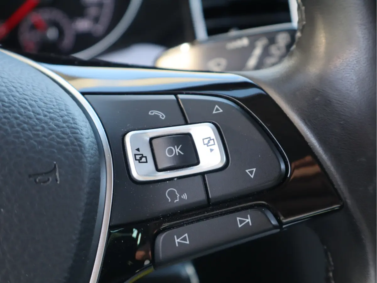 1.2 TSI Connected Series AUTOMAAT / Trekhaak / Navi / Clima / Cruise / LM-Velgen