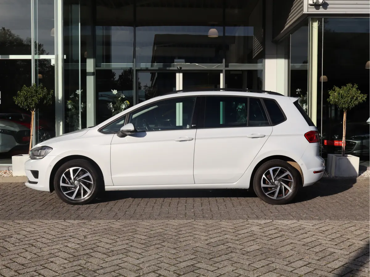 1.2 TSI Connected Series AUTOMAAT / Trekhaak / Navi / Clima / Cruise / LM-Velgen