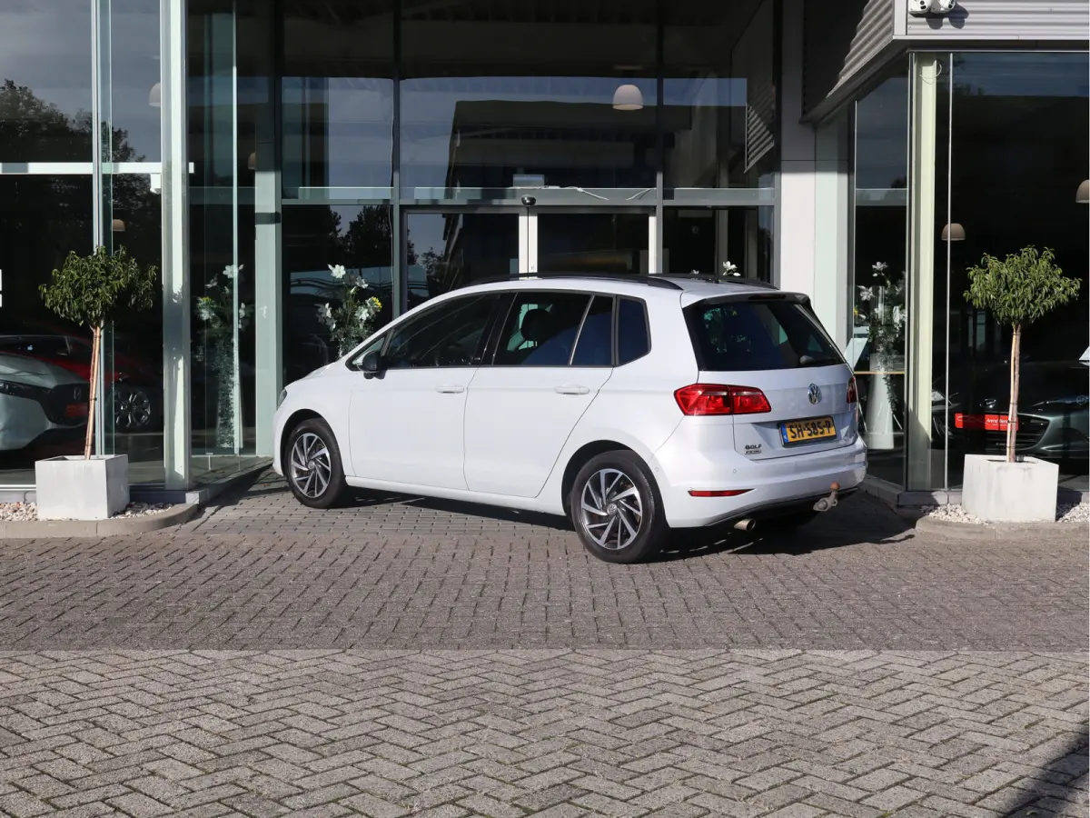 1.2 TSI Connected Series AUTOMAAT / Trekhaak / Navi / Clima / Cruise / LM-Velgen