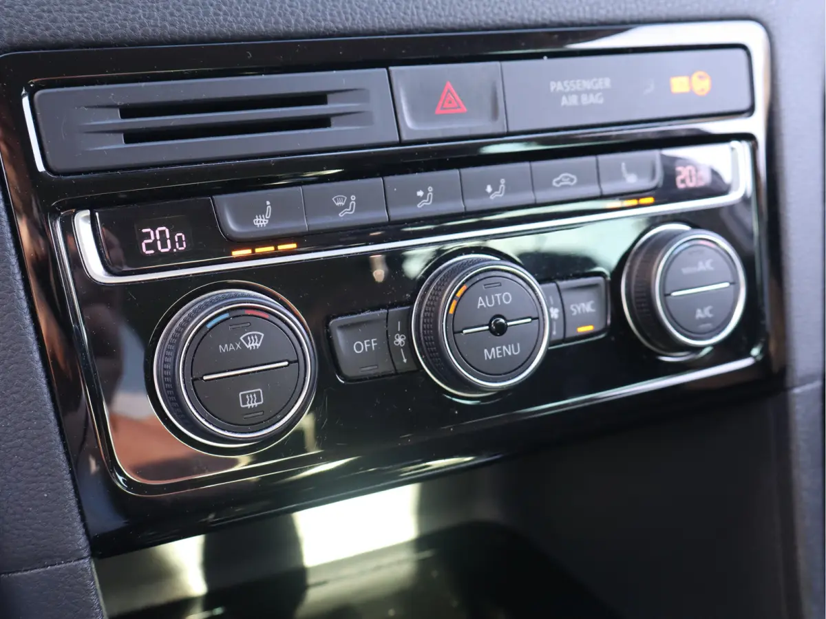 1.2 TSI Connected Series AUTOMAAT / Trekhaak / Navi / Clima / Cruise / LM-Velgen