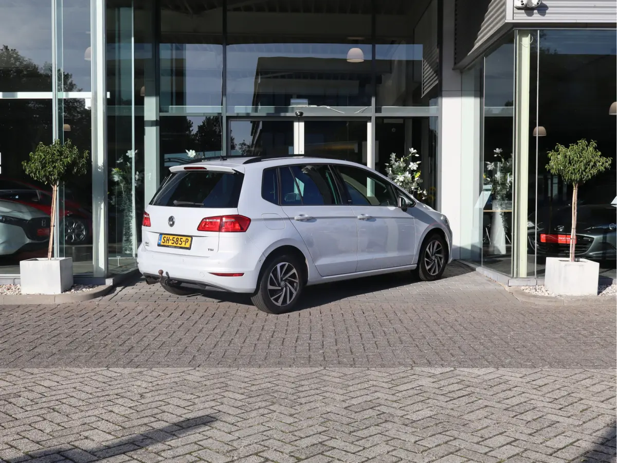 1.2 TSI Connected Series AUTOMAAT / Trekhaak / Navi / Clima / Cruise / LM-Velgen