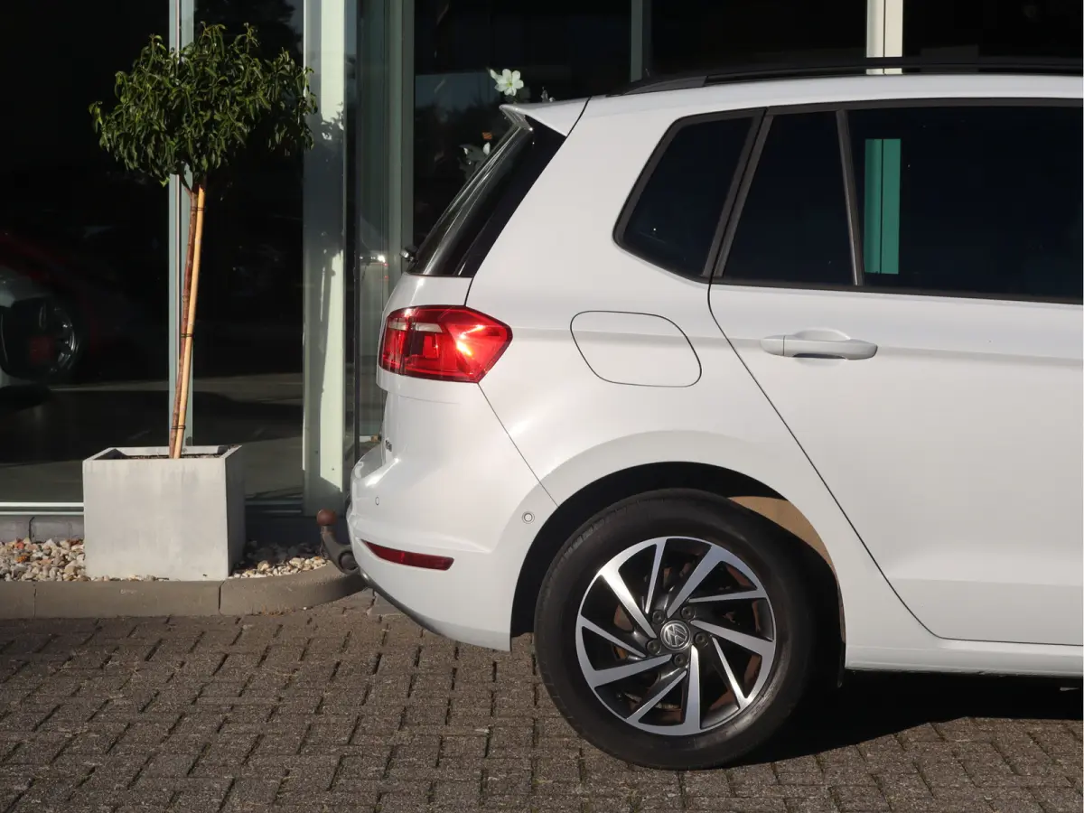 1.2 TSI Connected Series AUTOMAAT / Trekhaak / Navi / Clima / Cruise / LM-Velgen