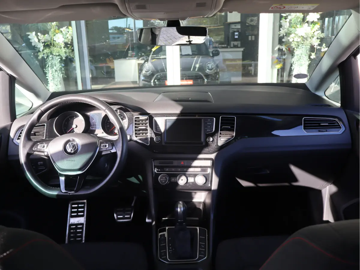 1.2 TSI Connected Series AUTOMAAT / Trekhaak / Navi / Clima / Cruise / LM-Velgen