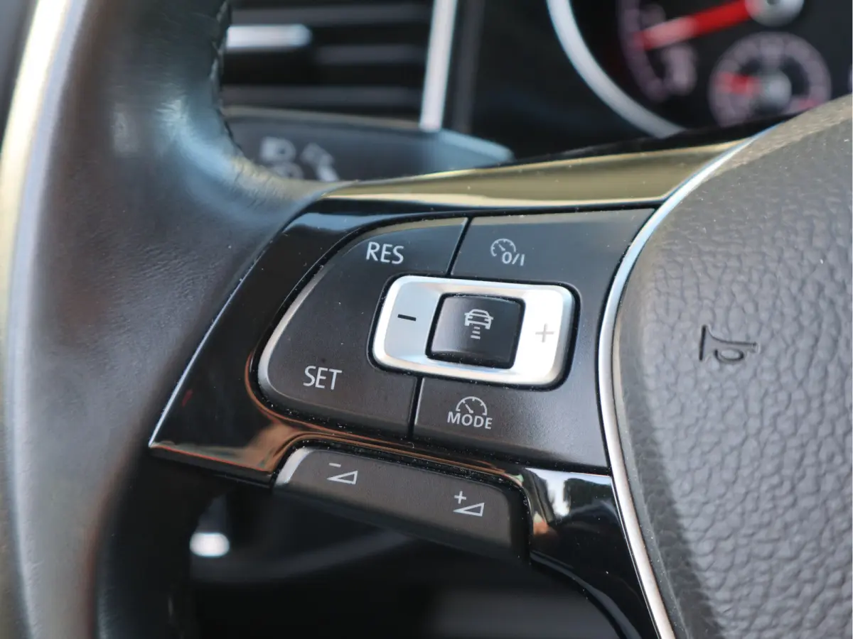 1.2 TSI Connected Series AUTOMAAT / Trekhaak / Navi / Clima / Cruise / LM-Velgen