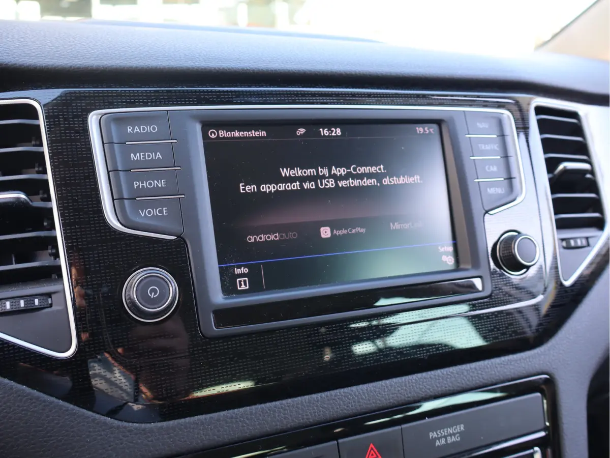 1.2 TSI Connected Series AUTOMAAT / Trekhaak / Navi / Clima / Cruise / LM-Velgen