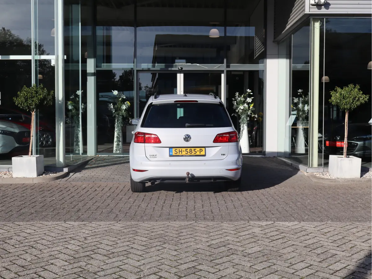 1.2 TSI Connected Series AUTOMAAT / Trekhaak / Navi / Clima / Cruise / LM-Velgen