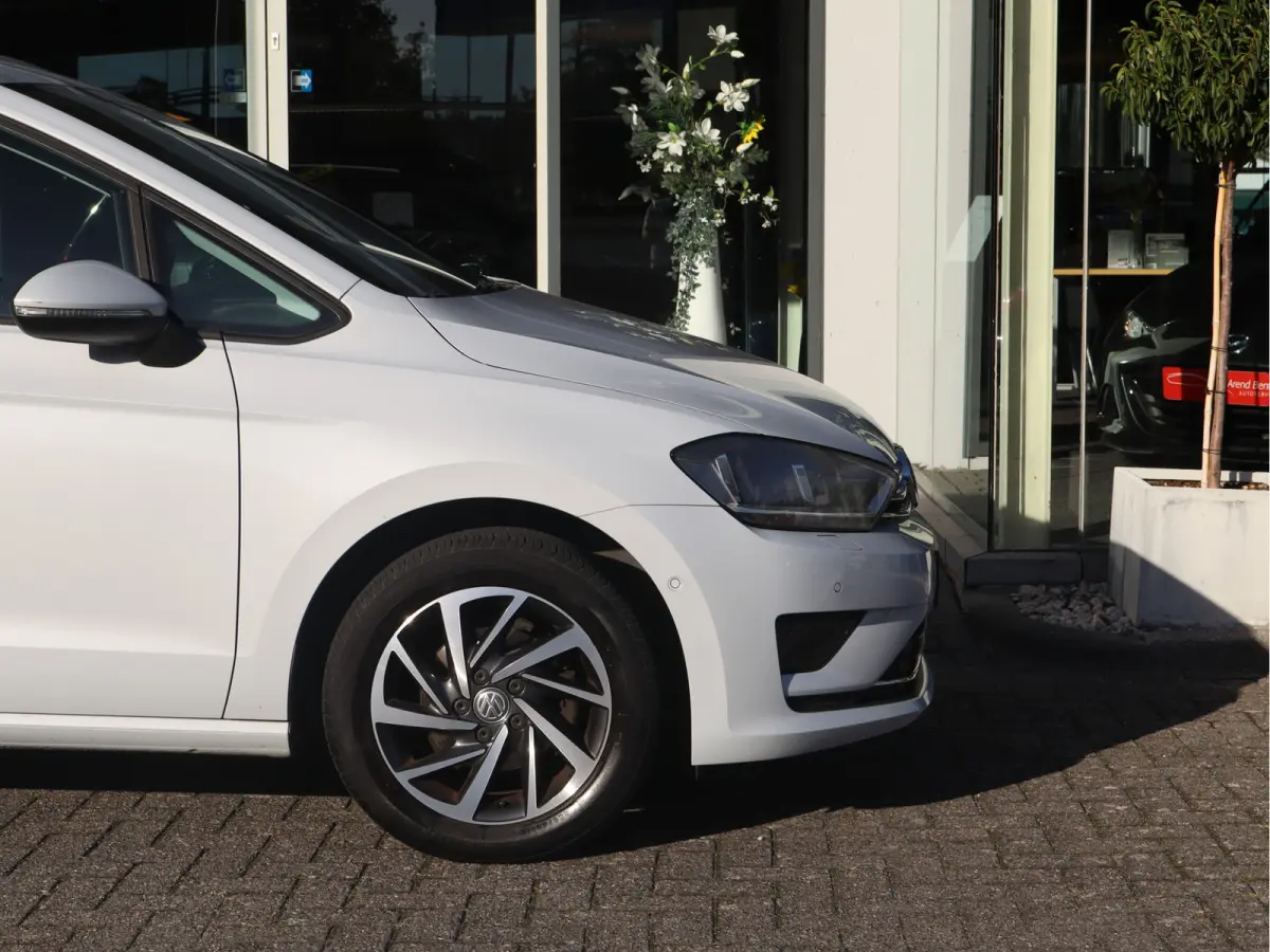 1.2 TSI Connected Series AUTOMAAT / Trekhaak / Navi / Clima / Cruise / LM-Velgen