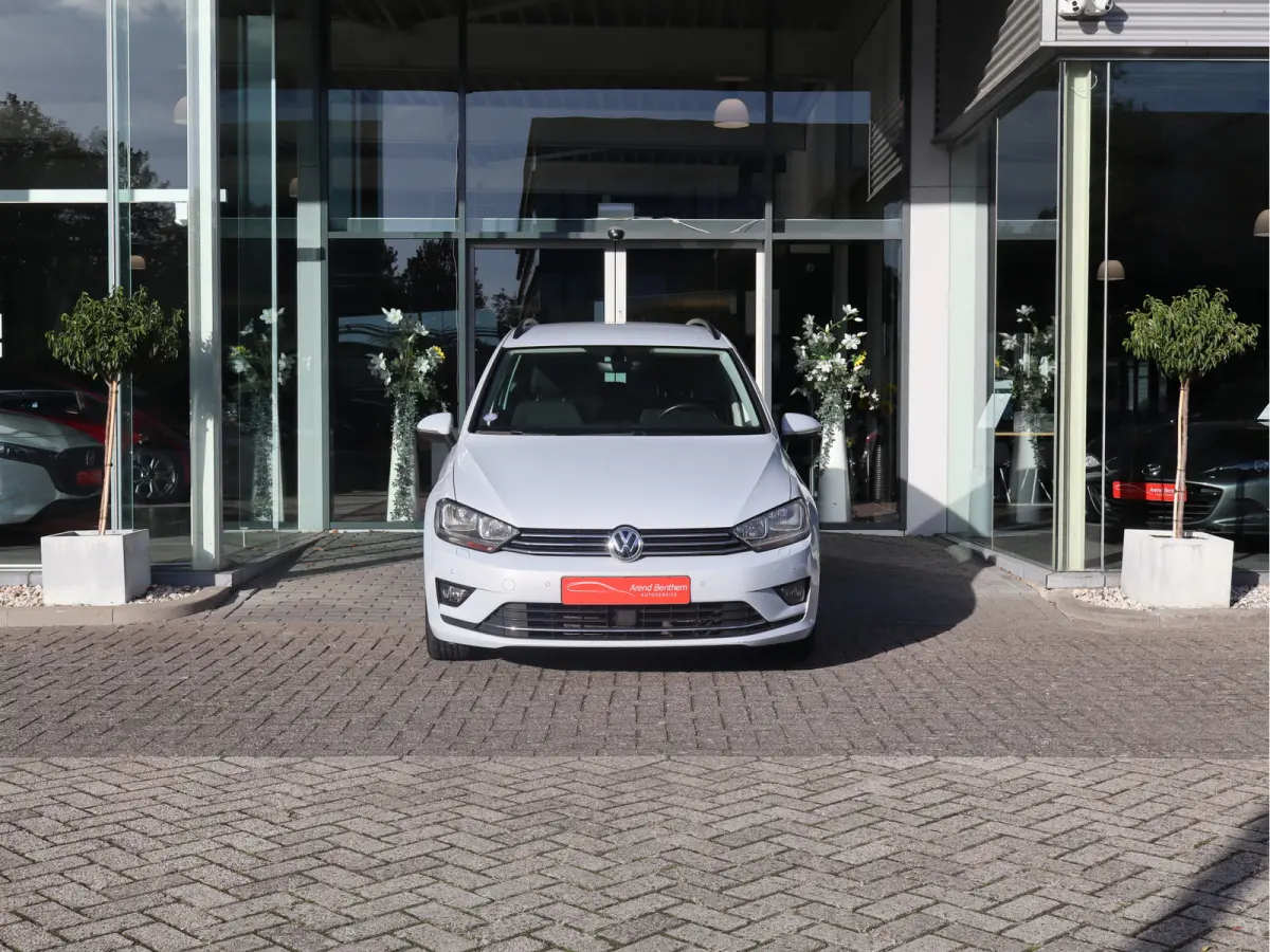 1.2 TSI Connected Series AUTOMAAT / Trekhaak / Navi / Clima / Cruise / LM-Velgen