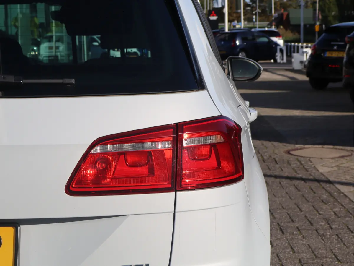 1.2 TSI Connected Series AUTOMAAT / Trekhaak / Navi / Clima / Cruise / LM-Velgen