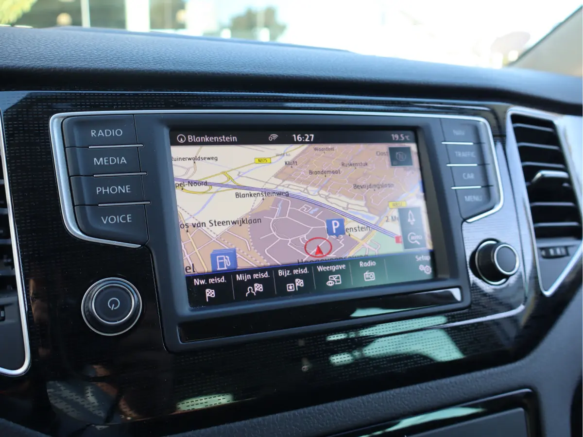1.2 TSI Connected Series AUTOMAAT / Trekhaak / Navi / Clima / Cruise / LM-Velgen
