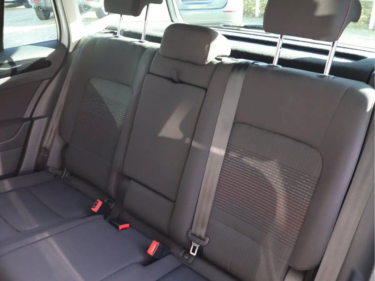 1.2 TSI Connected Series AUTOMAAT / Trekhaak / Navi / Clima / Cruise / LM-Velgen