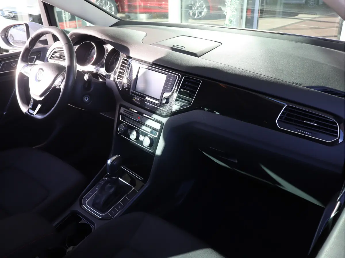 1.2 TSI Connected Series AUTOMAAT / Trekhaak / Navi / Clima / Cruise / LM-Velgen