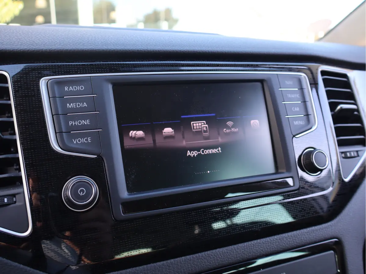 1.2 TSI Connected Series AUTOMAAT / Trekhaak / Navi / Clima / Cruise / LM-Velgen