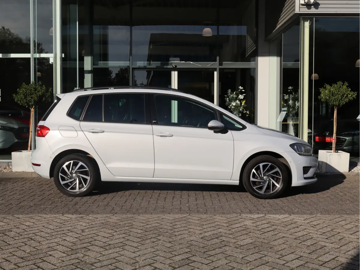 1.2 TSI Connected Series AUTOMAAT / Trekhaak / Navi / Clima / Cruise / LM-Velgen