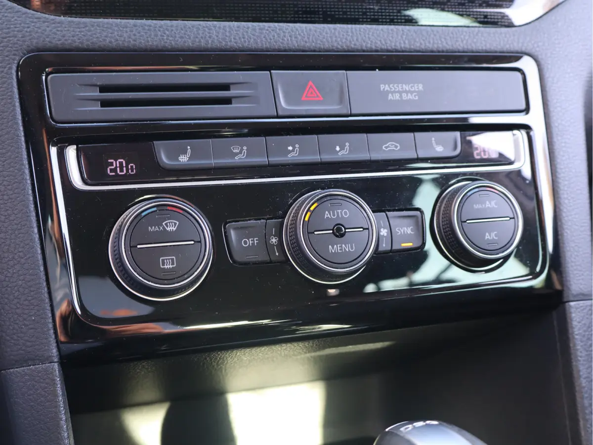 1.2 TSI Connected Series AUTOMAAT / Trekhaak / Navi / Clima / Cruise / LM-Velgen