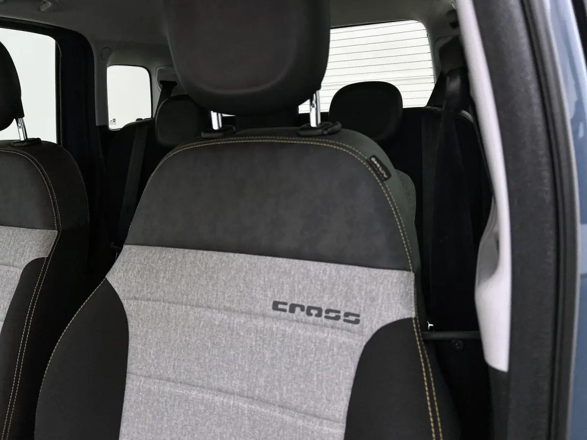 1.0 70pk Hybrid Cross | Stoelverwarming | Stoelverwarming | Climate Control | Parkeersensoren | Cruise Control | 15"LMV |