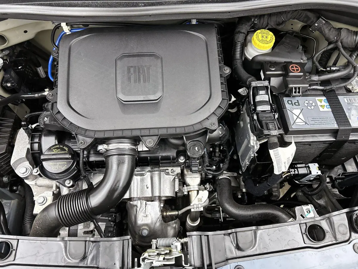1.0 70pk Hybrid Cross | Stoelverwarming | Stoelverwarming | Climate Control | Parkeersensoren | Cruise Control | 15"LMV |