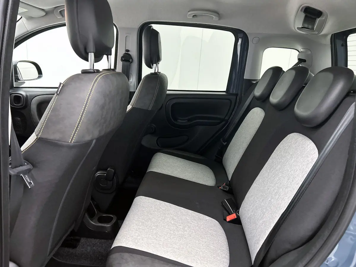 1.0 70pk Hybrid Cross | Stoelverwarming | Stoelverwarming | Climate Control | Parkeersensoren | Cruise Control | 15"LMV |