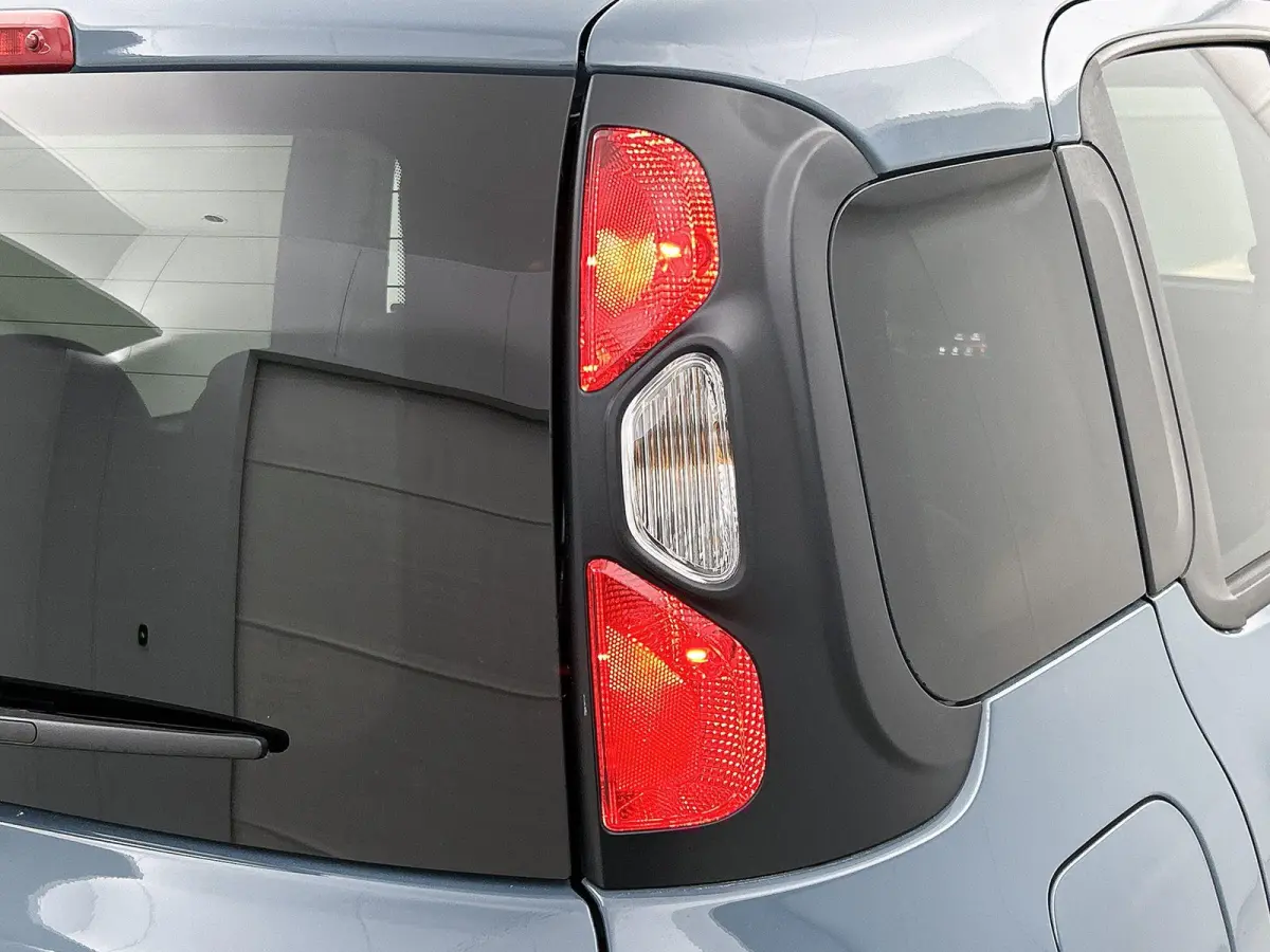 1.0 70pk Hybrid Cross | Stoelverwarming | Stoelverwarming | Climate Control | Parkeersensoren | Cruise Control | 15"LMV |