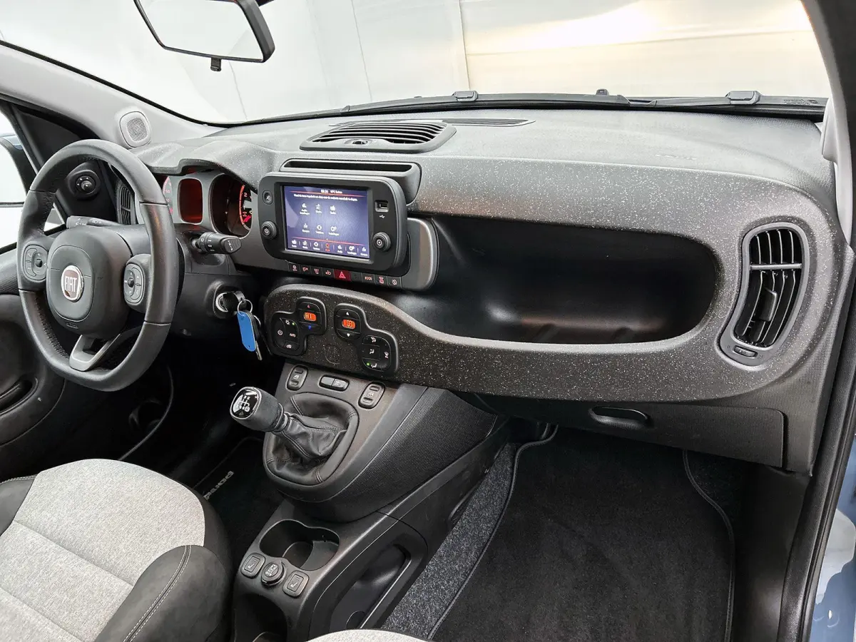 1.0 70pk Hybrid Cross | Stoelverwarming | Stoelverwarming | Climate Control | Parkeersensoren | Cruise Control | 15"LMV |