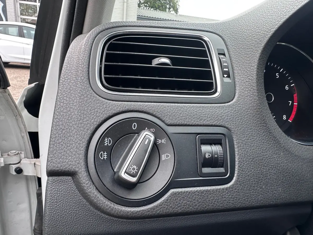 1.0 Comfortline PANO / CRUISE / CLIMA / STOELVERWARMING