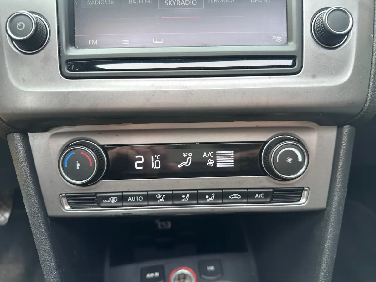 1.0 Comfortline PANO / CRUISE / CLIMA / STOELVERWARMING