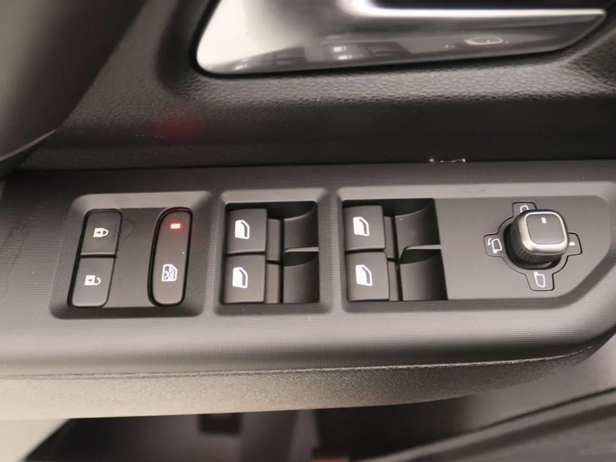 1.6 e-Hybrid Plug-In First Edition | Demo |