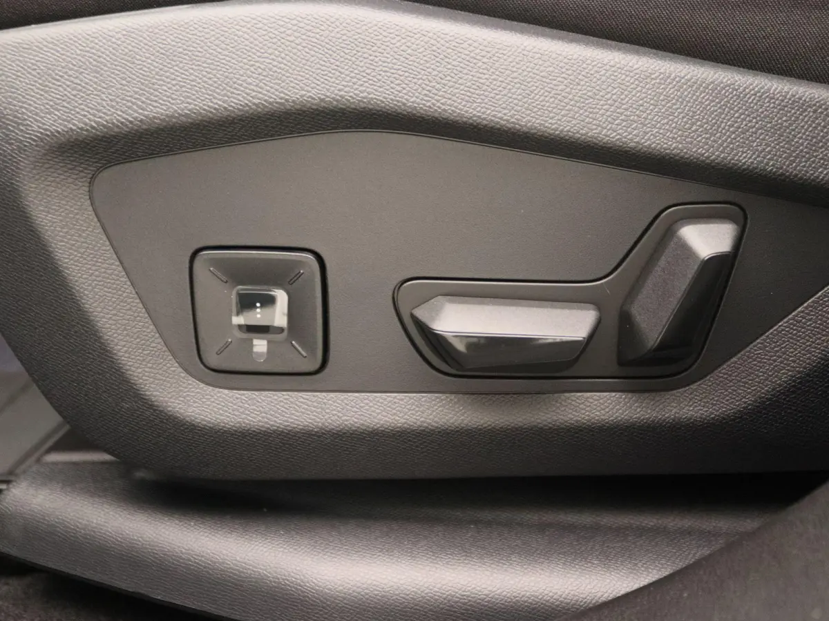 1.6 e-Hybrid Plug-In First Edition | Demo |