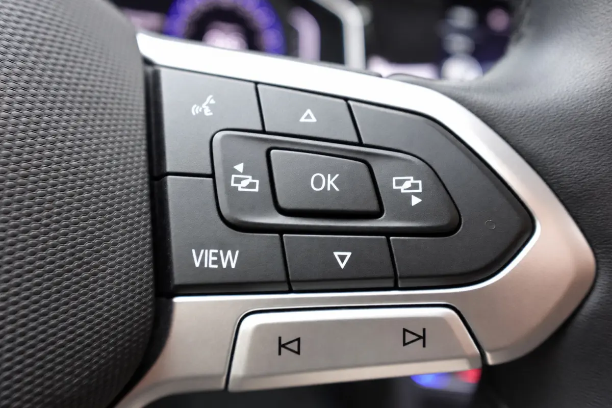1.0 TSI Life PANO CARPLAY ACC VOL