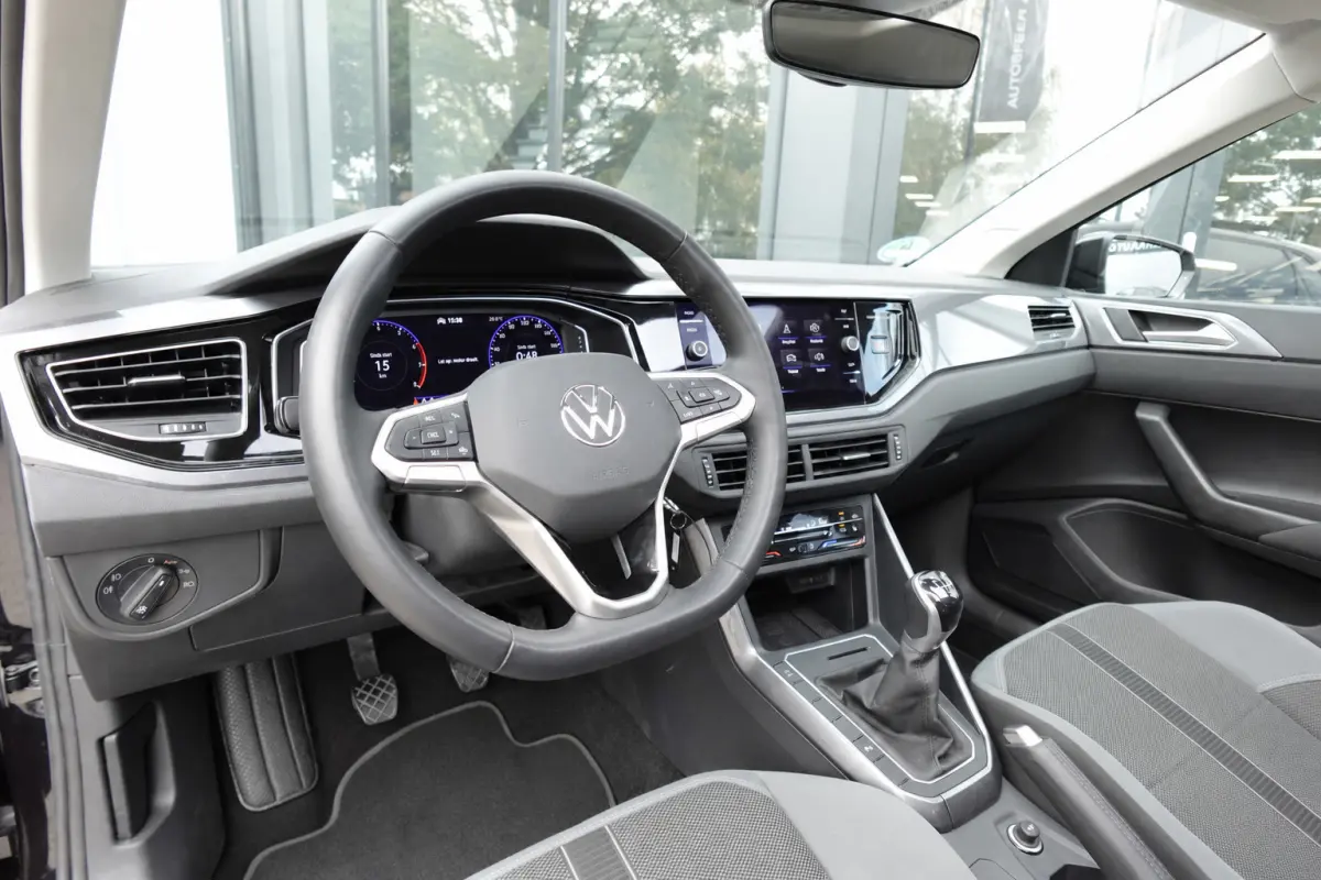 1.0 TSI Life PANO CARPLAY ACC VOL