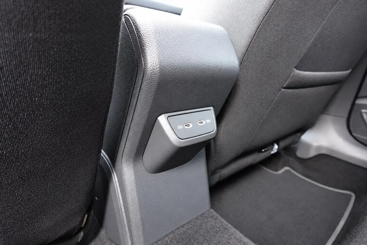 1.0 TSI Life PANO CARPLAY ACC VOL