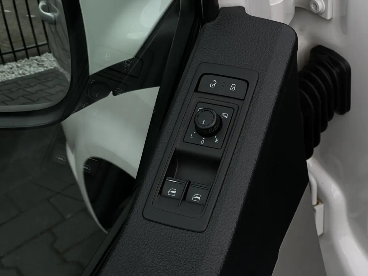 2.0 TDI L2H1 DC 4Motion Highline, DUBBEL CABINE, STANDKACHEL, LEDER, NAVI, ADAPT CRUISE CONTROL, CLIMATE CONTROL, STOELVERWARMING, TREKHAAK, LED KOPLAMPEN, PDC, DAB, SIDE-BARS, LICHTMETAAL 1