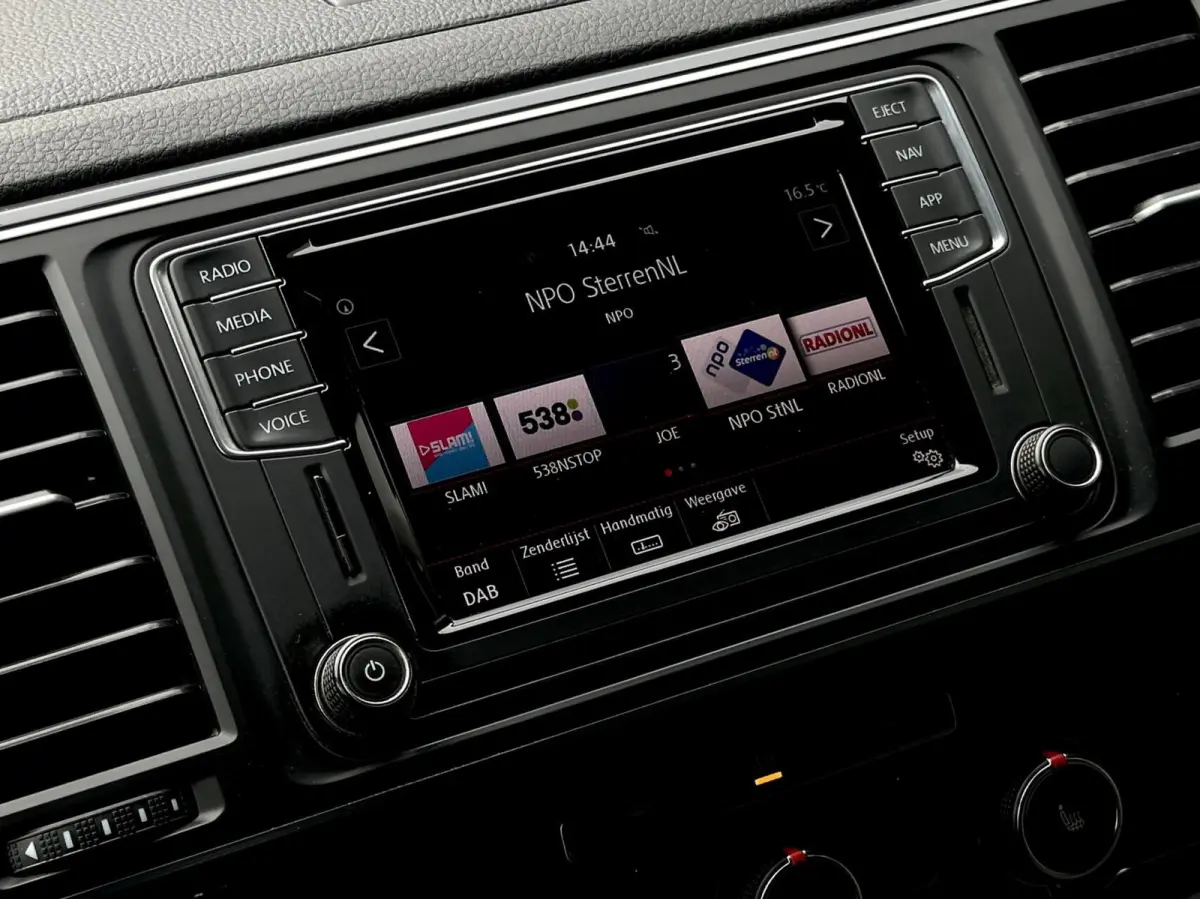 2.0 TDI L2H1 DC 4Motion Highline, DUBBEL CABINE, STANDKACHEL, LEDER, NAVI, ADAPT CRUISE CONTROL, CLIMATE CONTROL, STOELVERWARMING, TREKHAAK, LED KOPLAMPEN, PDC, DAB, SIDE-BARS, LICHTMETAAL 1