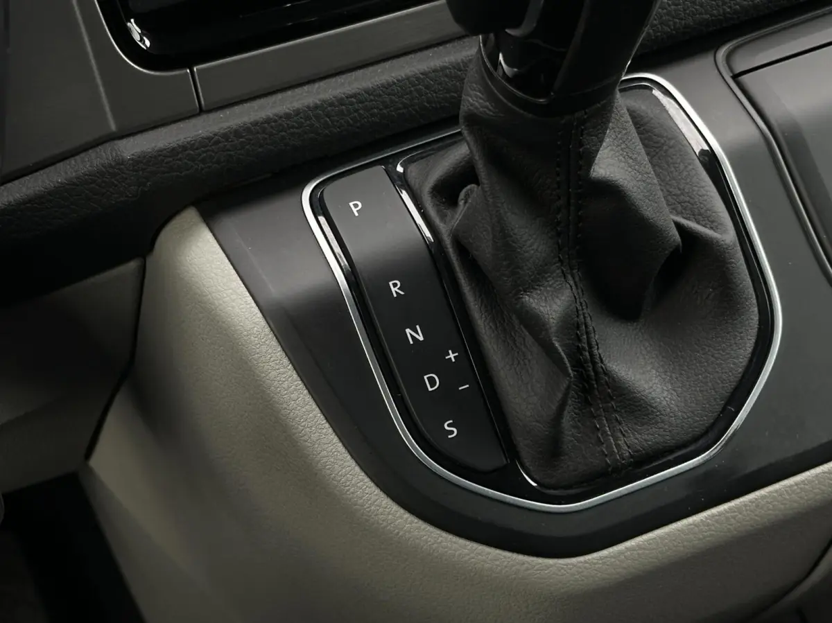 2.0 TDI L2H1 DC 4Motion Highline, DUBBEL CABINE, STANDKACHEL, LEDER, NAVI, ADAPT CRUISE CONTROL, CLIMATE CONTROL, STOELVERWARMING, TREKHAAK, LED KOPLAMPEN, PDC, DAB, SIDE-BARS, LICHTMETAAL 1