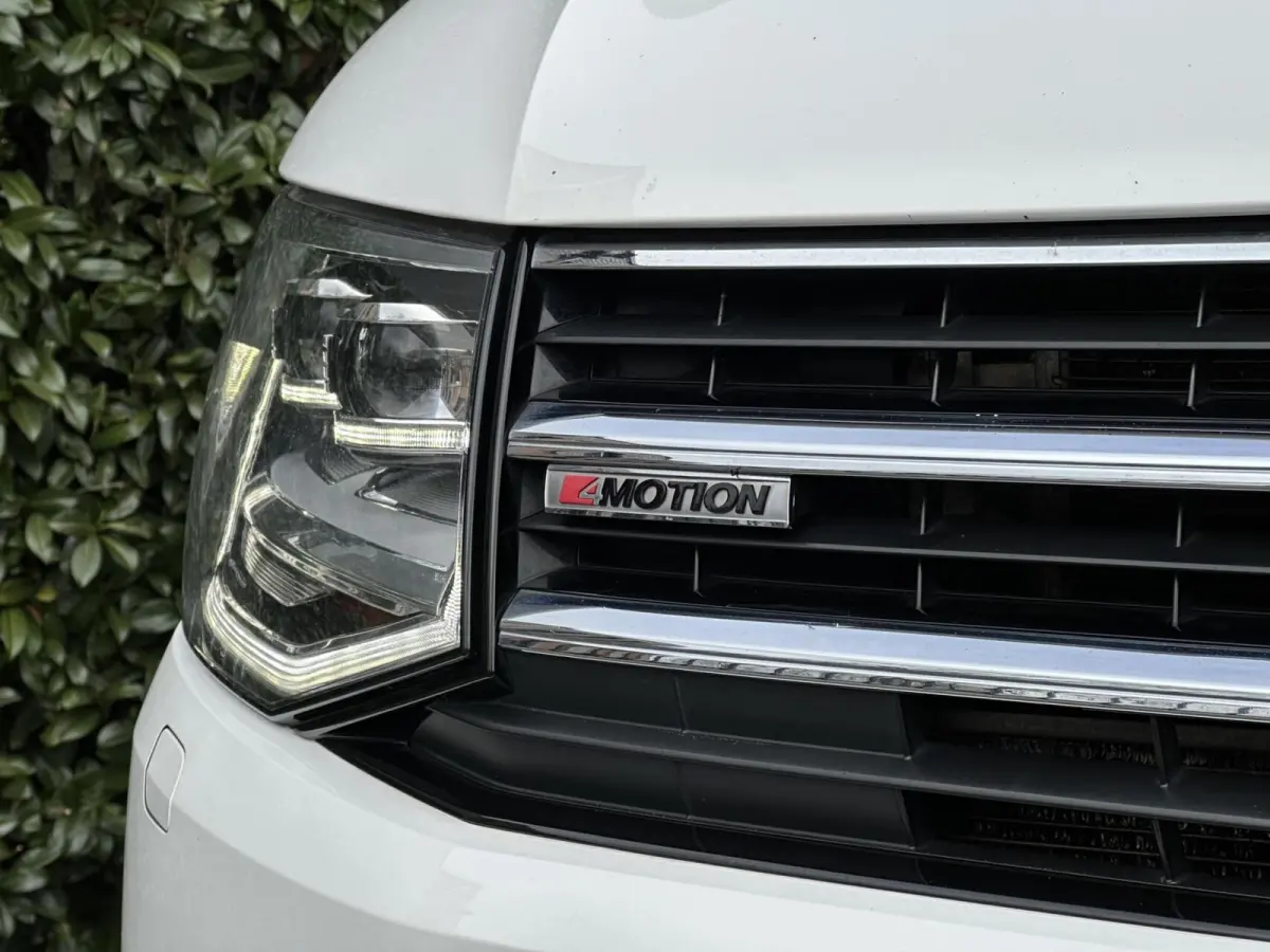 2.0 TDI L2H1 DC 4Motion Highline, DUBBEL CABINE, STANDKACHEL, LEDER, NAVI, ADAPT CRUISE CONTROL, CLIMATE CONTROL, STOELVERWARMING, TREKHAAK, LED KOPLAMPEN, PDC, DAB, SIDE-BARS, LICHTMETAAL 1