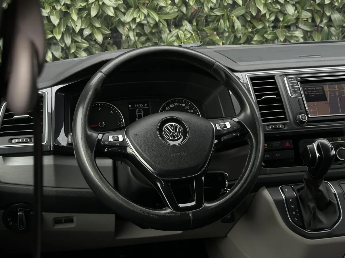 2.0 TDI L2H1 DC 4Motion Highline, DUBBEL CABINE, STANDKACHEL, LEDER, NAVI, ADAPT CRUISE CONTROL, CLIMATE CONTROL, STOELVERWARMING, TREKHAAK, LED KOPLAMPEN, PDC, DAB, SIDE-BARS, LICHTMETAAL 1