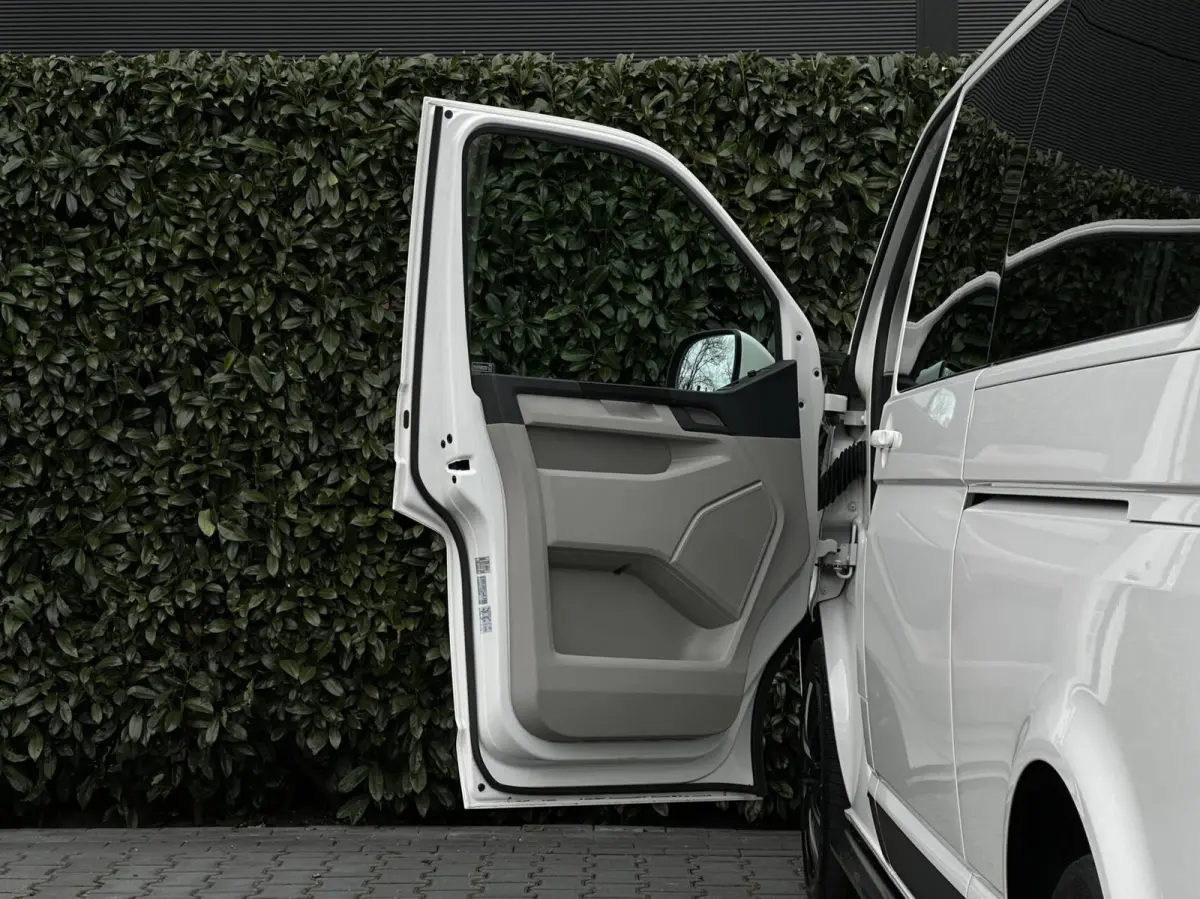 2.0 TDI L2H1 DC 4Motion Highline, DUBBEL CABINE, STANDKACHEL, LEDER, NAVI, ADAPT CRUISE CONTROL, CLIMATE CONTROL, STOELVERWARMING, TREKHAAK, LED KOPLAMPEN, PDC, DAB, SIDE-BARS, LICHTMETAAL 1