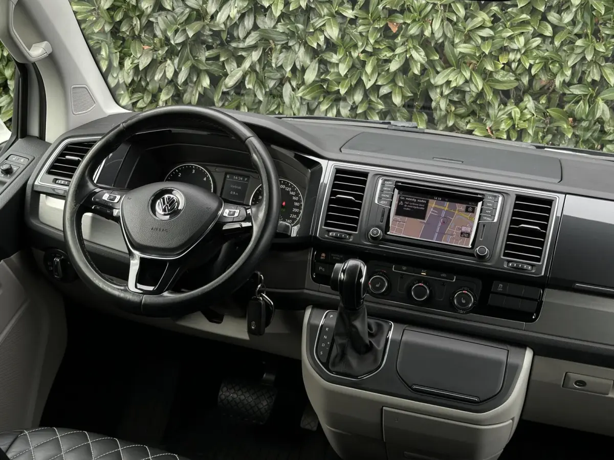 2.0 TDI L2H1 DC 4Motion Highline, DUBBEL CABINE, STANDKACHEL, LEDER, NAVI, ADAPT CRUISE CONTROL, CLIMATE CONTROL, STOELVERWARMING, TREKHAAK, LED KOPLAMPEN, PDC, DAB, SIDE-BARS, LICHTMETAAL 1