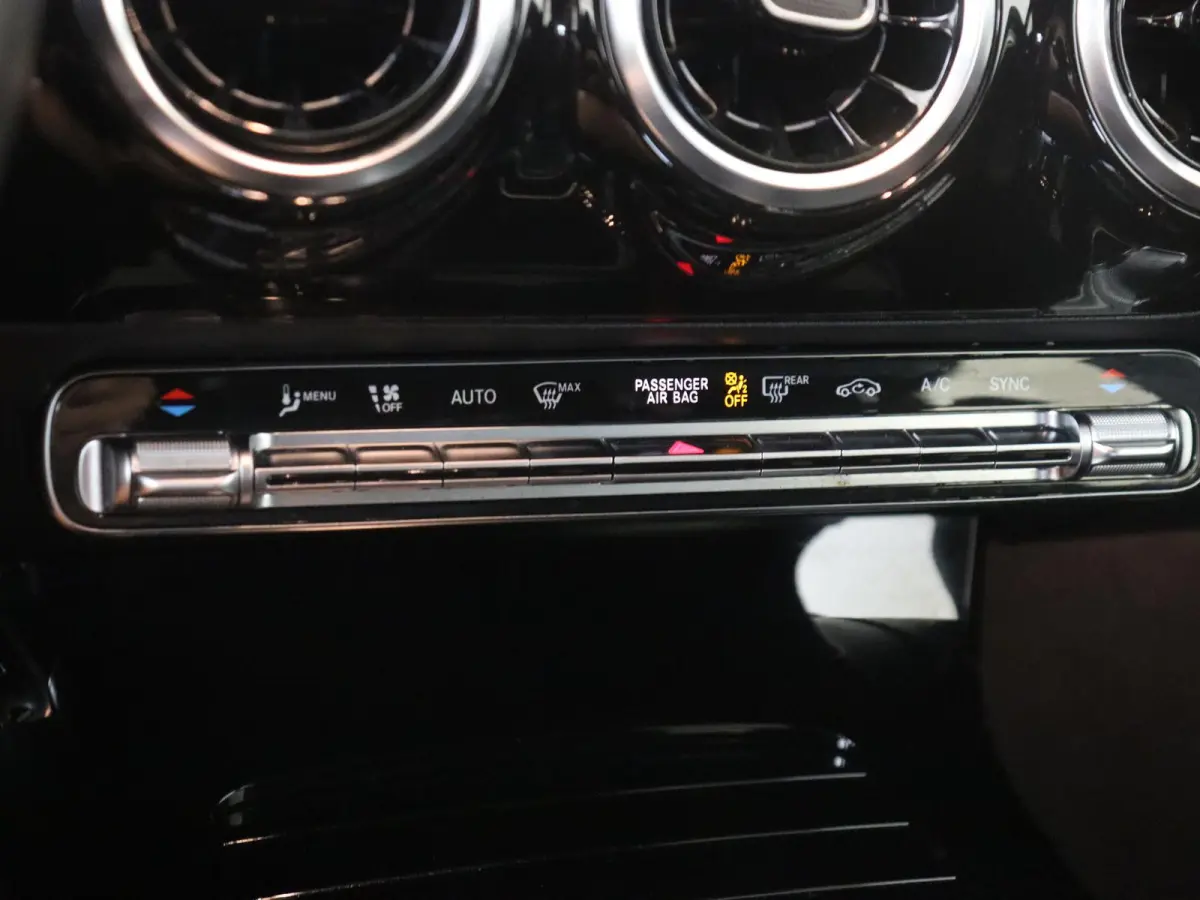 180 Luxury Line | Wordt Verwacht | Stoelverwarming | Achteruitrijcamera | Parkeersensoren |